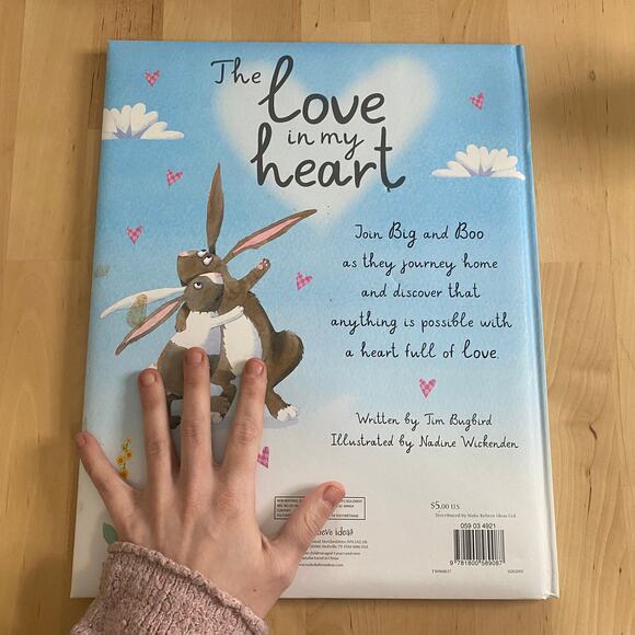 The Love In My Heart Oversized Hardback Lap Book - Picture 6 of 7